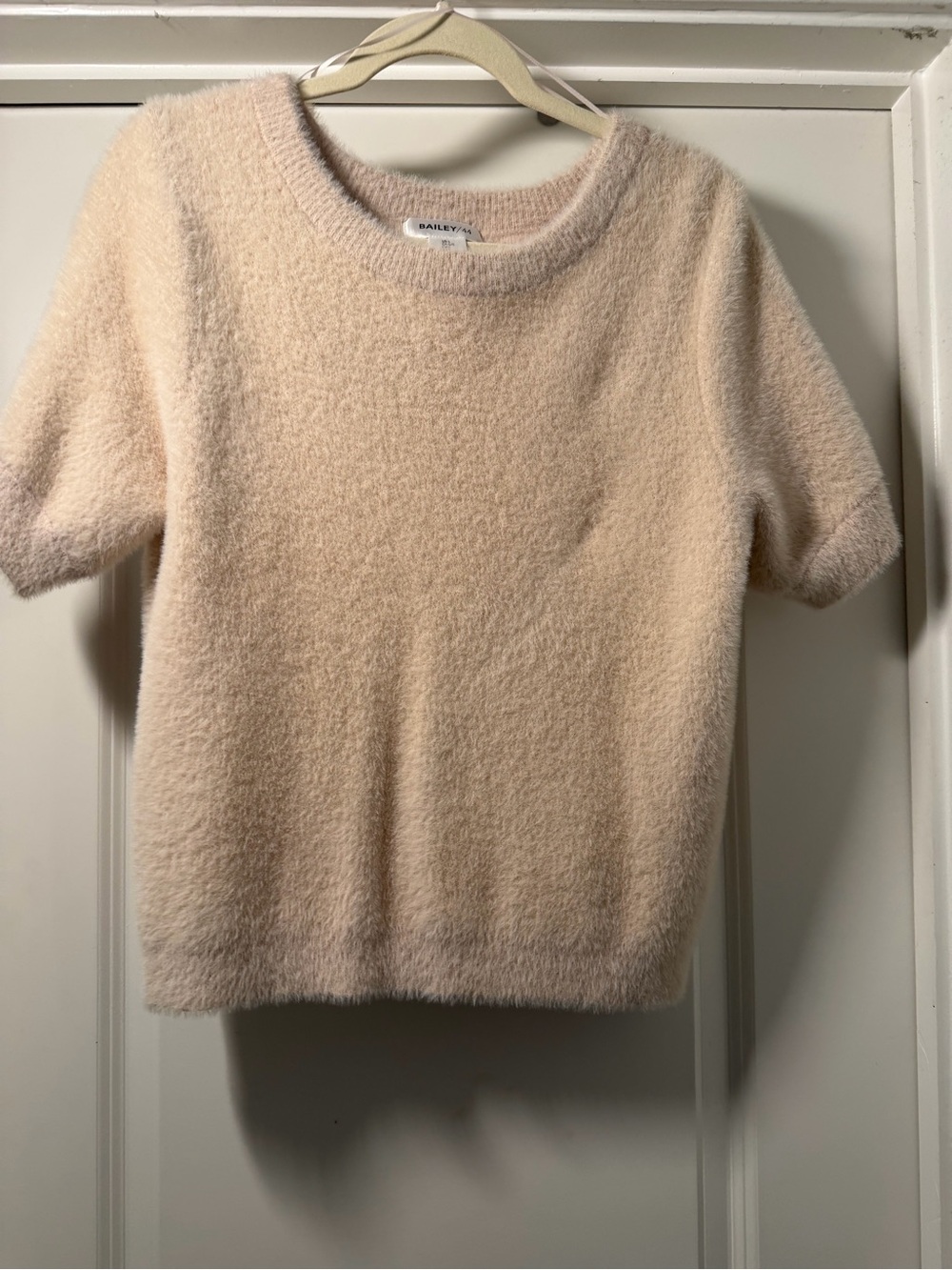 Women’s Bailey 44 Short-Sleeve Fuzzy V-Neck Sweater in Blush size lg